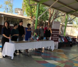 SE-136-2023-MXLI ENTREGAN SECRETARÍA DE EDUCACIÓN Y EMPRESA MAQUILADORA PAQUETES DE ÚTILES ESCOLARES A ESTUDIANTES DE PRIMARIA