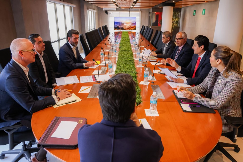 SE REÚNE GOBERNADORA MARINA DEL PILAR 2